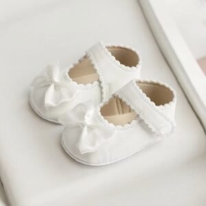 zapatitos-blancos-bebe